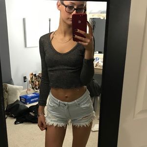 gray long sleeve crop top